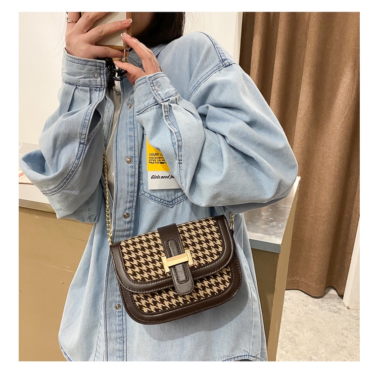 Túi xách nữ đeo vai đeo chéo Capucha T100 chất dạ phủ, dây xích mới về