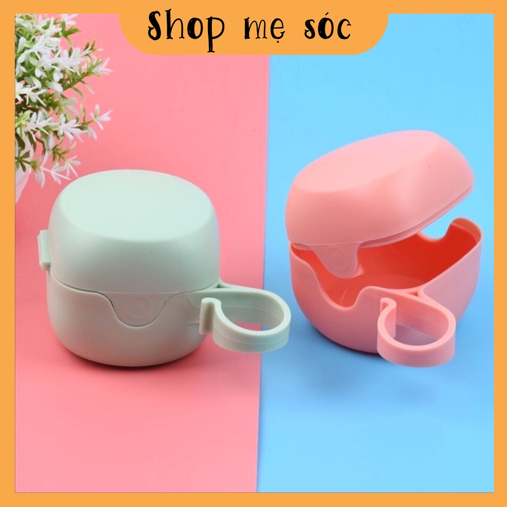 Hộp đựng ti giả, núm ti ngậm hai màu xanh hồng có móc treo tiện lợi cho bé mesoschop