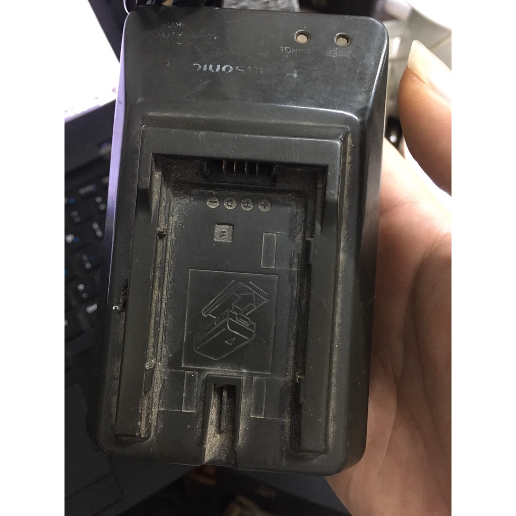 QUA SDBộ sạc Panasonic VSK0581 (MDH-9000 / MDH10000) cho pin Panasonic CGR- D16, D16S, D08, D28, D28S MD 10000
