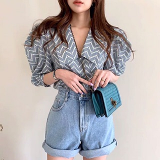 Áo sơ mi cổ cách tân