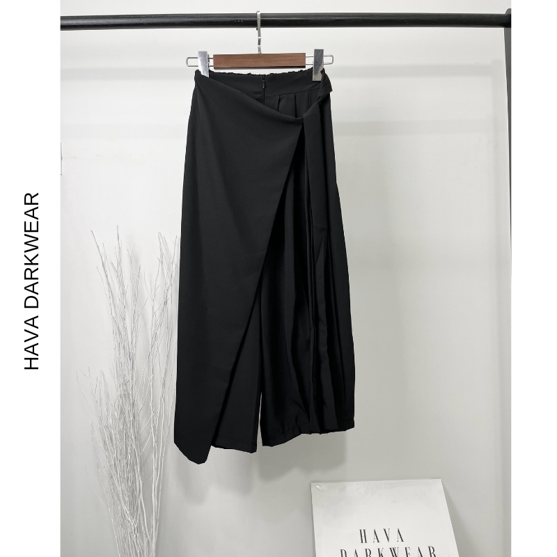 Quần váy HavaDarkwear màu đen vạt chéo cá tính Q57