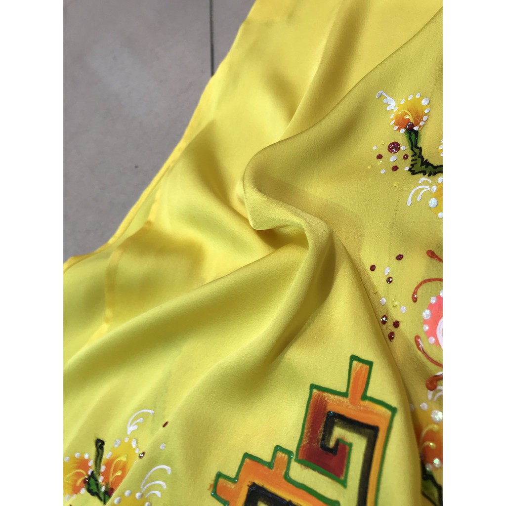 Áo dài cỡ M lụa Thái Tuấn màu vàng kiểu cổ 3cm tay ngắn, thanh lý áo dài giá rẻ