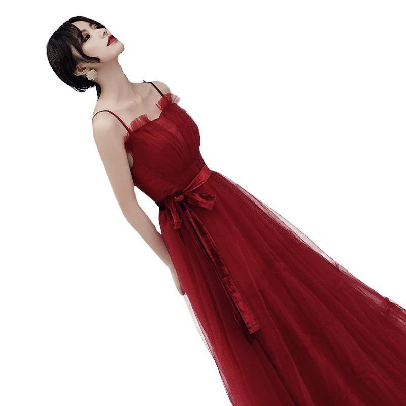 Đầm dạ hội 2 dây chất liệu mỏng dáng dài màu đỏ dành cho cô dâu