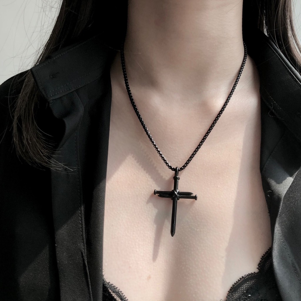 Vòng cổ thép titan gắn thánh giá phong cách cá tính