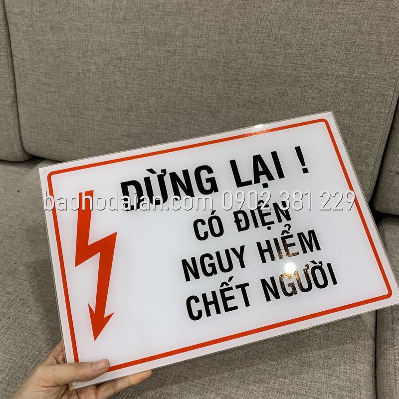 Dừng lại! Có điện nguy hiểm chết người (mica 24 x 36cm)