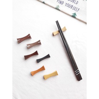 Gác đũa gỗ mun nơ 4,5 cm siêu đẹp