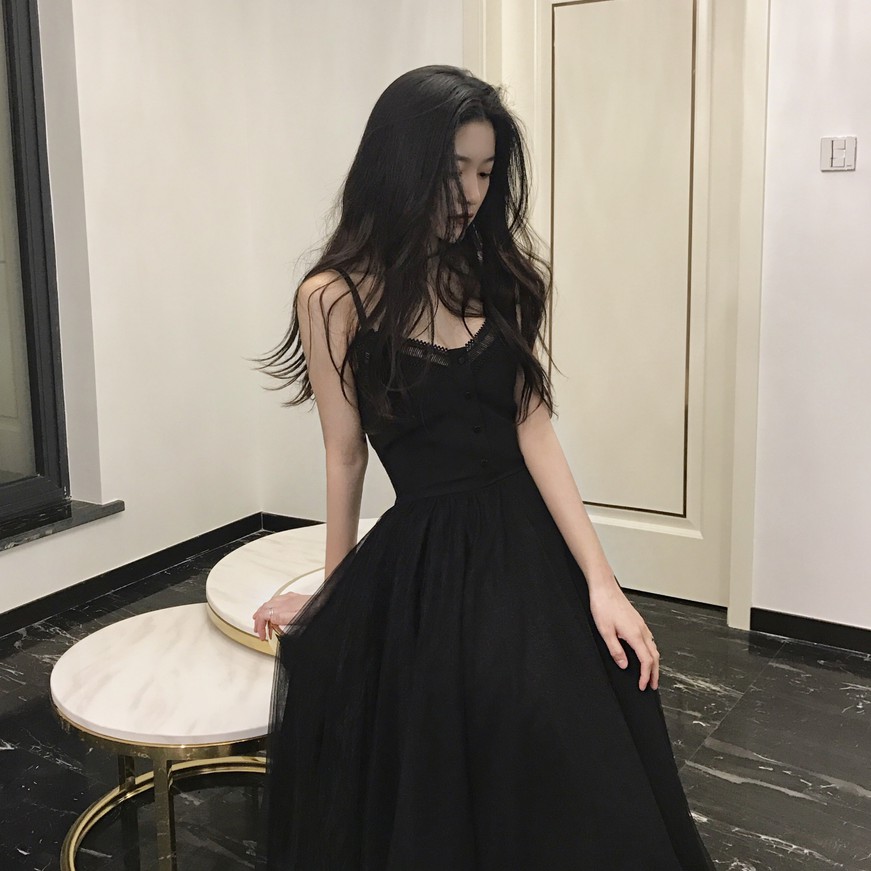 Váy hai dây nữ dài cổ chữ V một màu đen phiên bản Hàn Quốc dễ thương