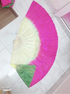 Quạt múa lỡ
