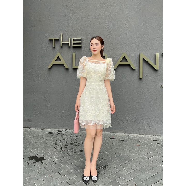 ĐẦM REN HOA NUDE TRẮNG CỔ VUÔNG