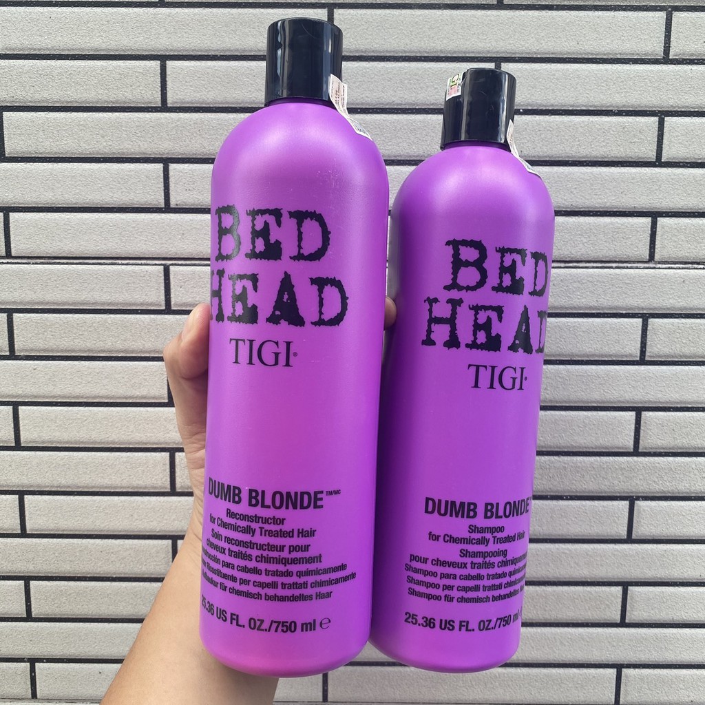 Dầu xả tái tạo dành cho tóc nhuộm tông lạnh Tigi Bed Head Dumb Blonde Restoring Conditioner 970ml