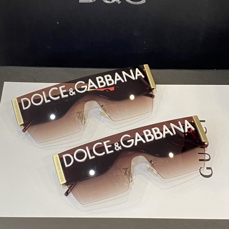 Kính râm thời trang DG thiết kế châu âu,dành cho cả nam và nữ.Phong cách trẻ trung,hiện đại.Chống UV400