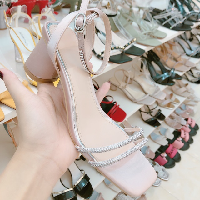 Sandal đính đá cài khuy