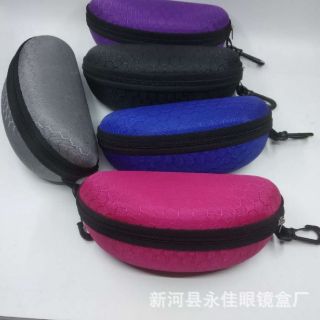 Hộp đựng mắt kính ( tặng khăn lau kính)