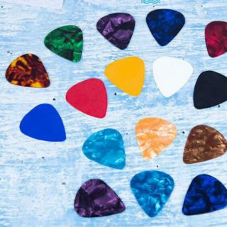 Pick gảy đàn guitar giá rẻ đủ độ dày nhiều màu sắc