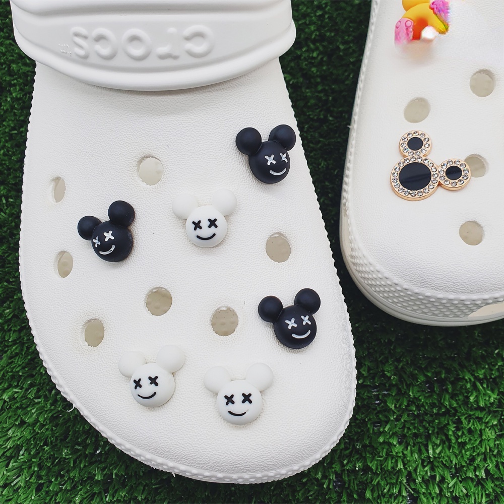 X. Phụ Kiện Nút Trang Trí Giày Crocs Hình Mickey (Đen / Trắng) Diy