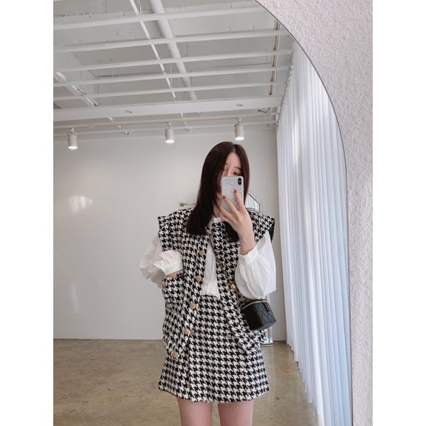 SET ÁO KHOÁC GILE VÀ CHÂN VÁY ĐÍNH CÚC ÁO SƠ MI KẺ CẢO DẠ TWEED