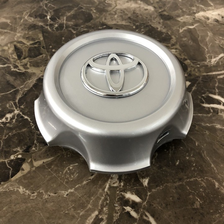 Logo chụp mâm, ốp lazang bánh sau xe ô tô Toyota Land Cruiser 1998-2002: TY-031