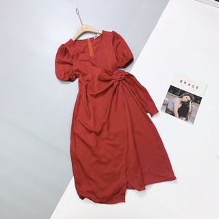 Váy maxi lụa xẻ đùi đỏ