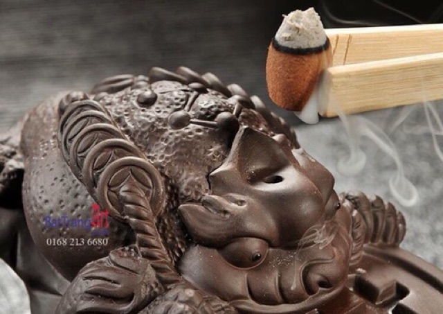 Thác khói trầm hương cóc ngậm tiền tài tặng 5 nụ | BigBuy360 - bigbuy360.vn