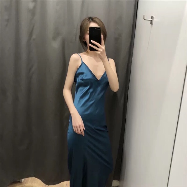 Váy sexy có một màu như hình, có size XS S M L giá thì siêu hạt dẻ chất lượng tốt lắm nha các bạn nhớ follow để xem nha