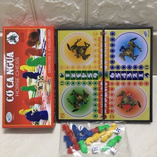 Bộ bàn cờ cá ngựa có nam châm loại nhỡ, kích thước 19cm x 19cm