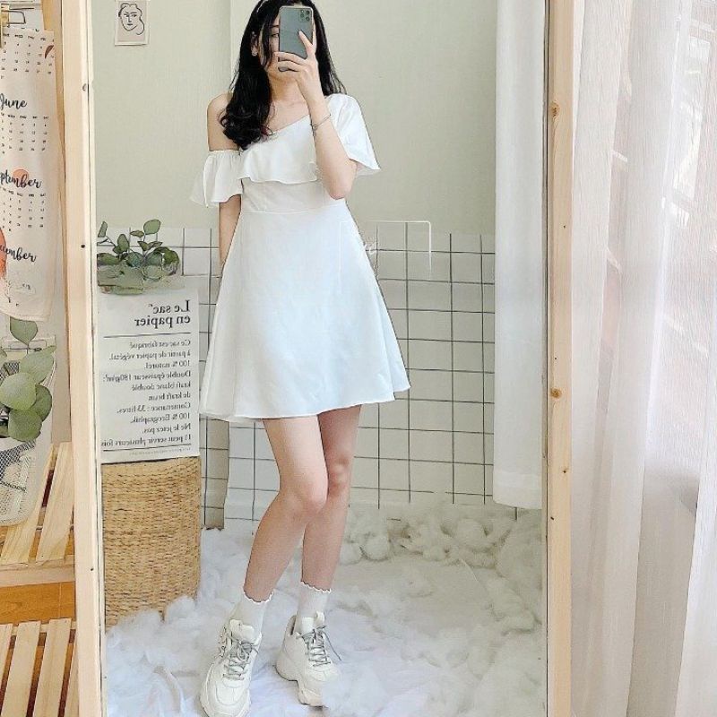 Đầm Trắng Tiểu Thư Lệch Vai Xinh Xắn, Đâm Thiết Kế Dáng Xoè Phong Cách Hàn Quốc