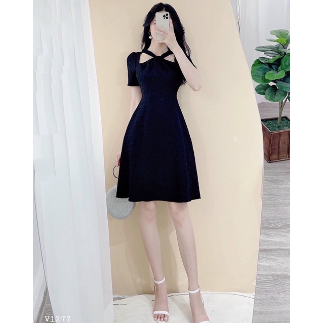 Đầm dự tiệc dạo phố khoét vai cổ yếm tiểu thư Namin
