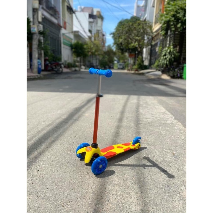 Xe trượt scooter 3 bánh phát sáng hàng KM Grow Abbott