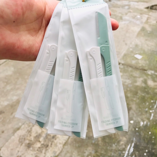 DAO CẠO CHÂN MÀY FOLDING EYEBROW TRIMMER 2P