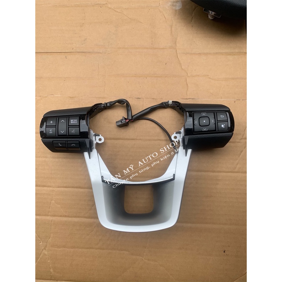 Phím tích hợp vô lăng Fortuner / Hilux 2017-2021 hàng CHÍNH HÃNG