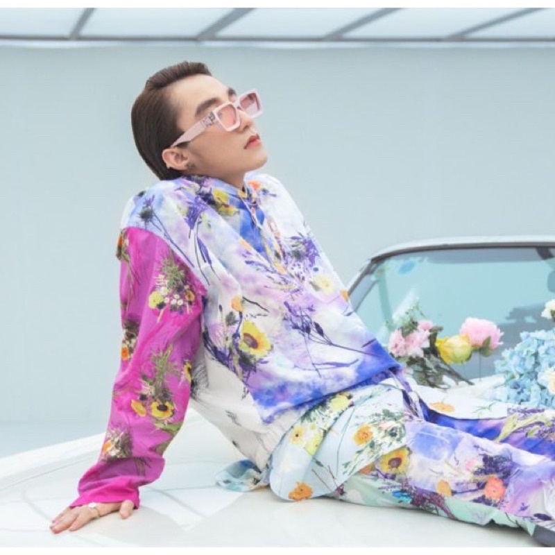 Kính LV hồng dáng vuông, thiết kế phong cách hiện đại,trẻ trung,sang trọng. Mắt chống UV400