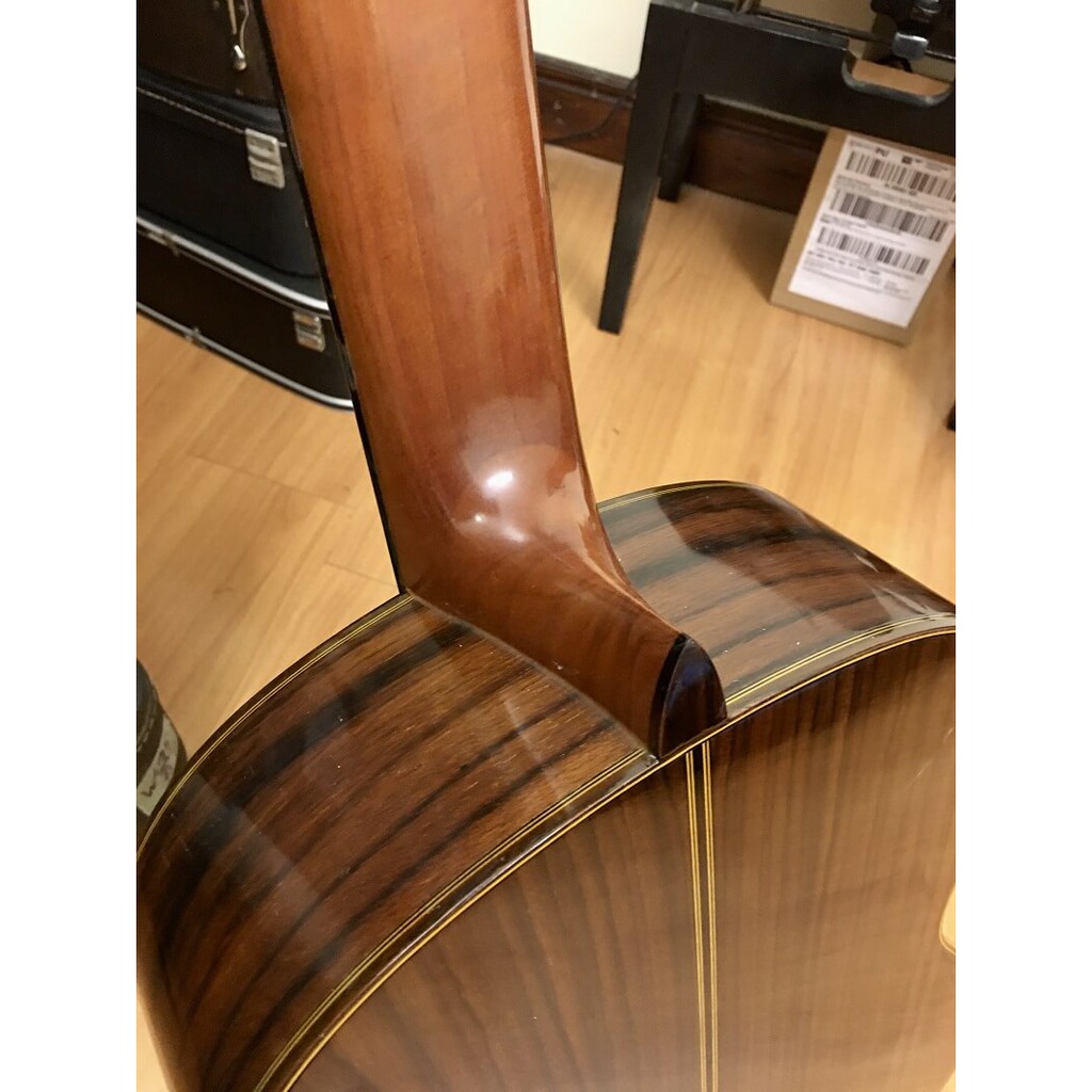 Guitar classic yamaha C300