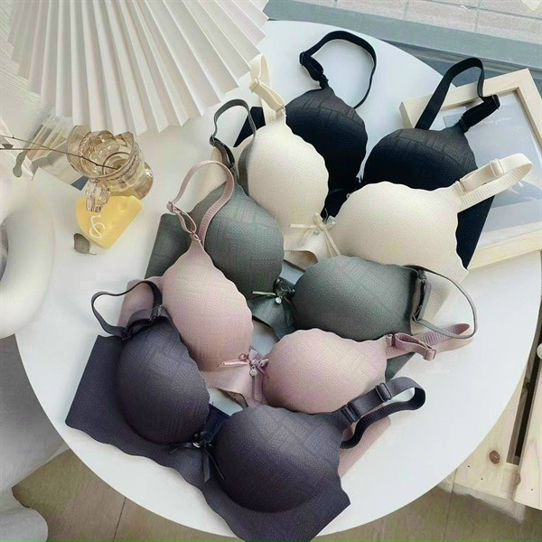 Áo Ngực Su Không Gọng Nâng Ngực Đúc Cao Su Đệm 3cm OTIS - A20