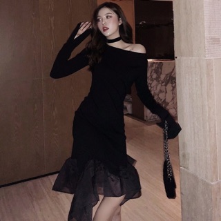 Váy body lệch vai chân voan kính