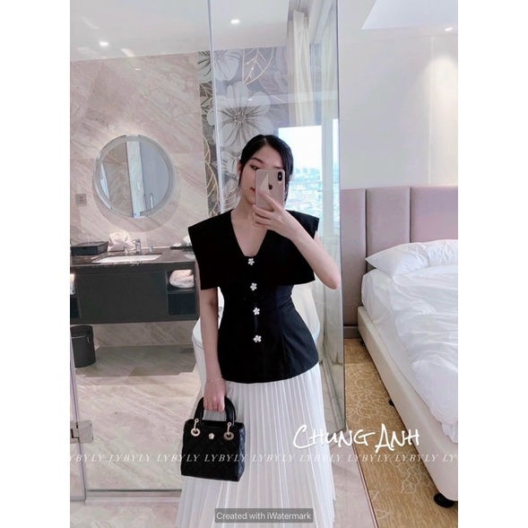 Áo sơ mi cổ vuông kaki chun khuy hoa