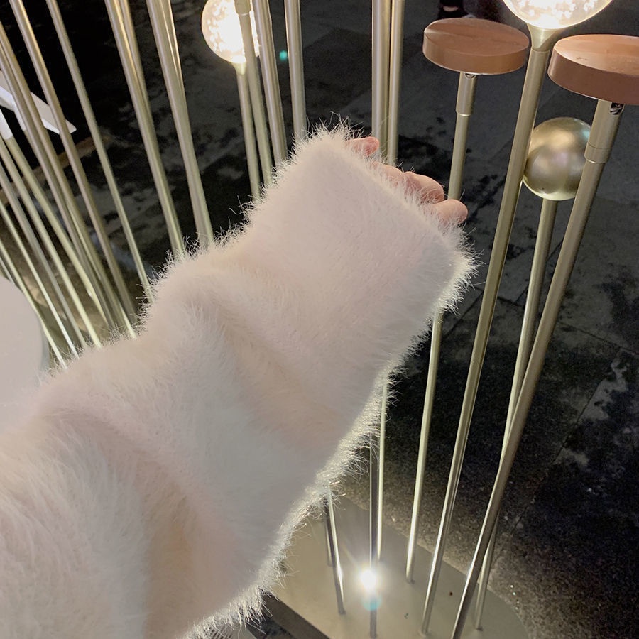 Áo khoác len cổ chữ V màu đen thời trang nữ tính