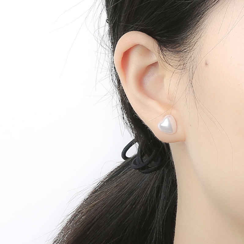 Bông tai hình trái tim nhựa trắng hàn quốc giá rẻ MS69