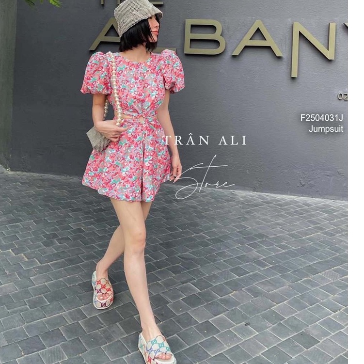 Jump hoa nhí giả váy khoét eo nhúm khoen tròn hở lưng tay phồng!.