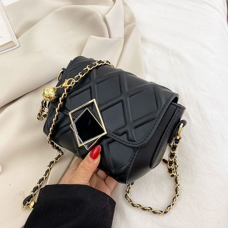 Túi đeo vai IELGY họa tiết hình thoi có dây xích mạ vàng bóng dễ phối đồ thời trang cho bạn gái