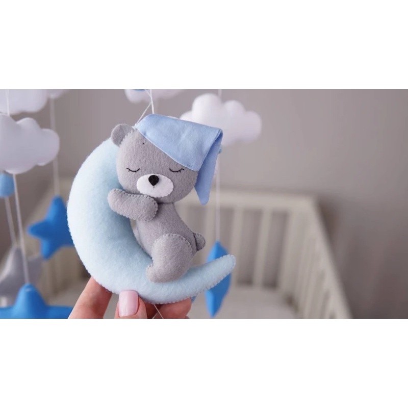 Đồ chơi treo nôi cho bé kích thích thị giác cho bé, tự xoay và phát nhạc mẫu Gấu xám và Trăng Xanh bé trai