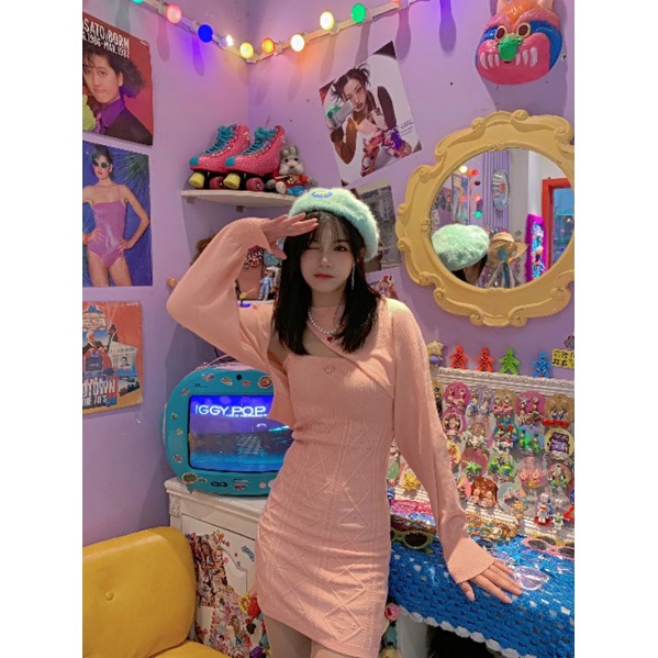 Set váy len hai dây kèm áo croptop dài tay hở ngực cực đẹp