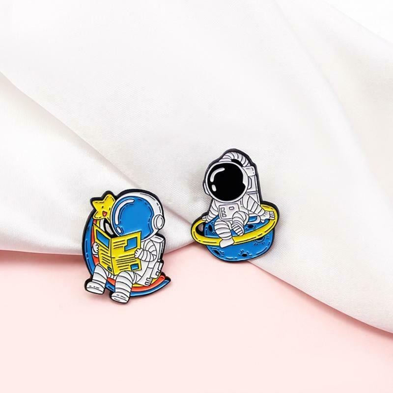Pin cài áo phi hành gia astronaut du hành vũ trụ - GC122