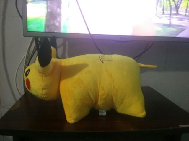 Gối xe máy hình pikachu cho bé