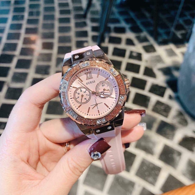 Đồng hồ nữ hiệu Guess
