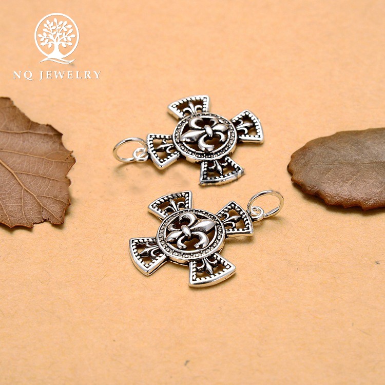 Charm treo chữ thập họa tiết cách điệu - NQ Jewelry