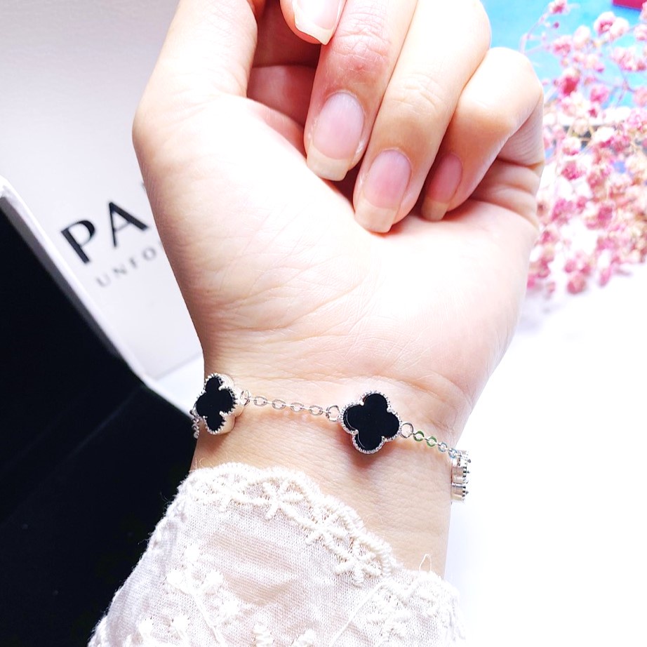 Lắc tay hoa đá đen, vòng tay nữ bạc ta gắn đá thời trang