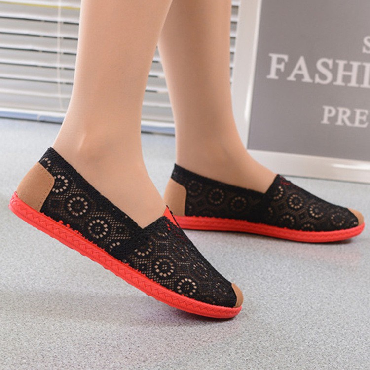 Giày slip on ren đen sang trọng siêu thoáng | BigBuy360 - bigbuy360.vn