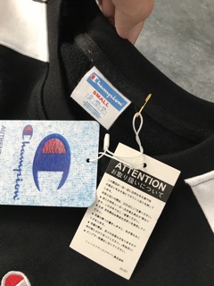 Áo tay dài sweater Champion.