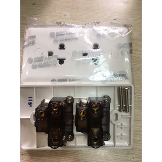 Ổ cắm đôi 3 chấu 16a