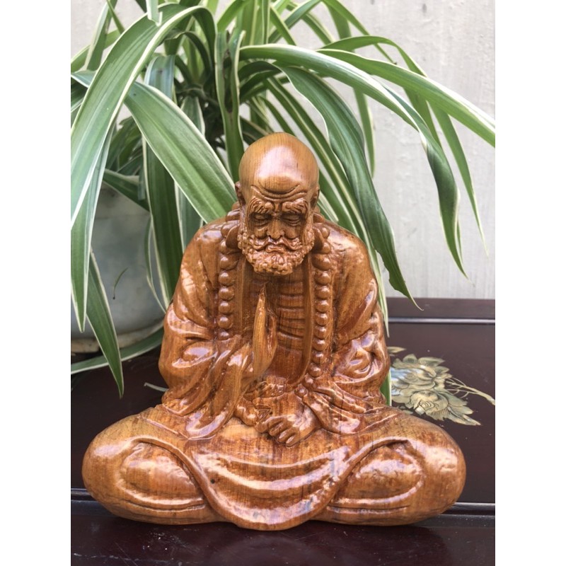Tượng gỗ đạt ma ngồi thiền